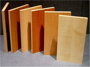 لوح خشب الصنوبر المغطى بقشرة هندسية أساسية من نوع Pinus Sylvestris